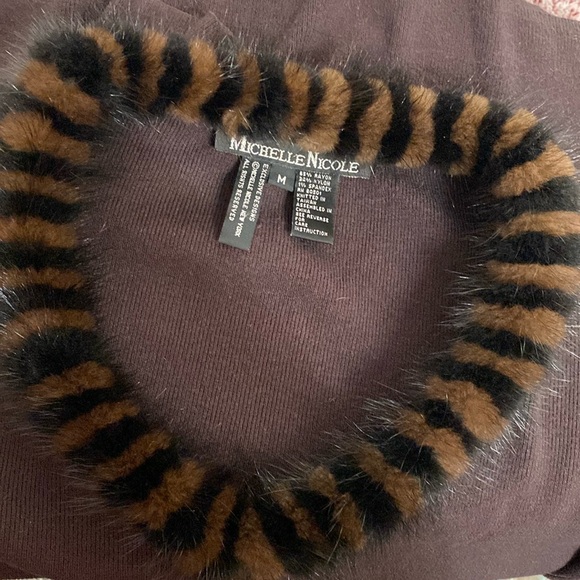 Michelle Nicole long sleeve Brown Sweater with fur collar - Size Medium - Picture 8 of 11